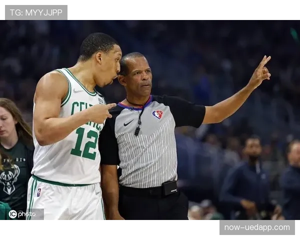 裁判协商判罚流程是什么规则?详解NBA与FIBA判罚决策机制差异 裁判协商判罚流程是什么规则?详解NBA与FIBA判罚决策机制差异